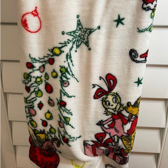 The Grinch Dr Seuss Christmas White Oversized Plush Throw NEW Super Soft NEW - Picture 6 of 7